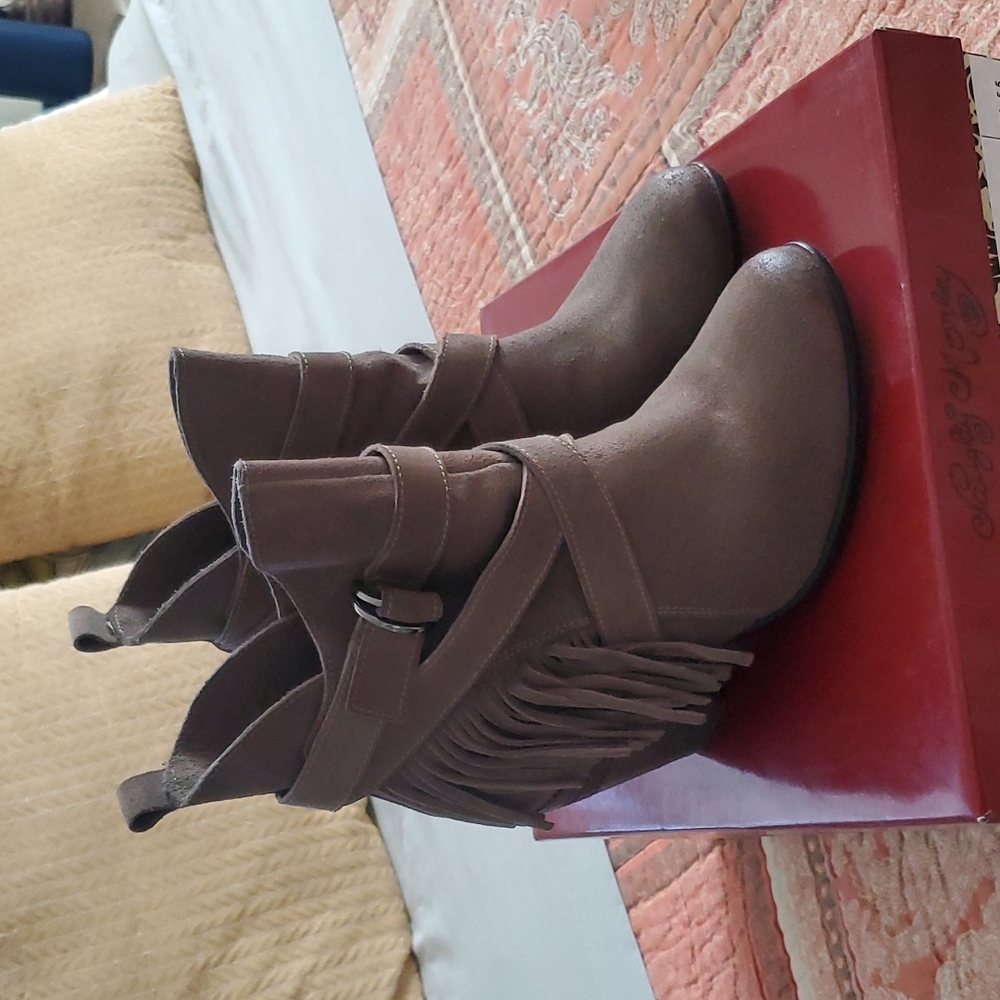 Naughty monkey wild wink 7.5